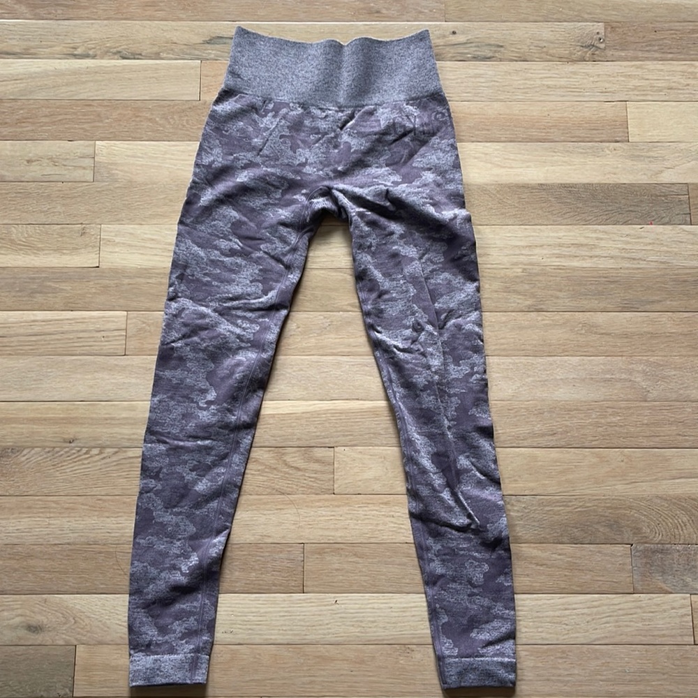 Gym shark leggings
